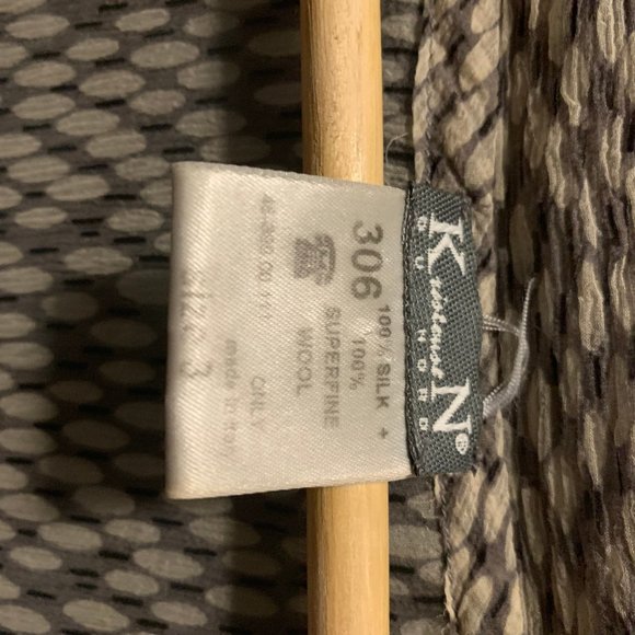 100% Silk top with cashmere sleeves - European - Picture 3 of 4